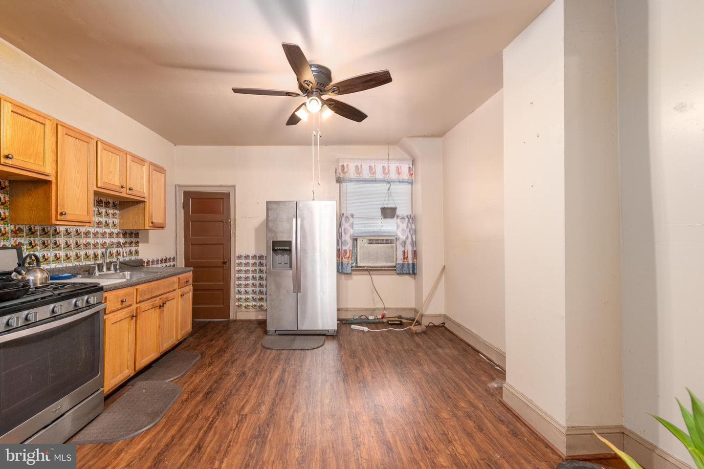 1737 Homestead Street photo 7