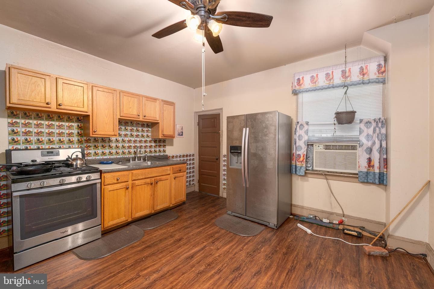 1737 Homestead Street photo 9