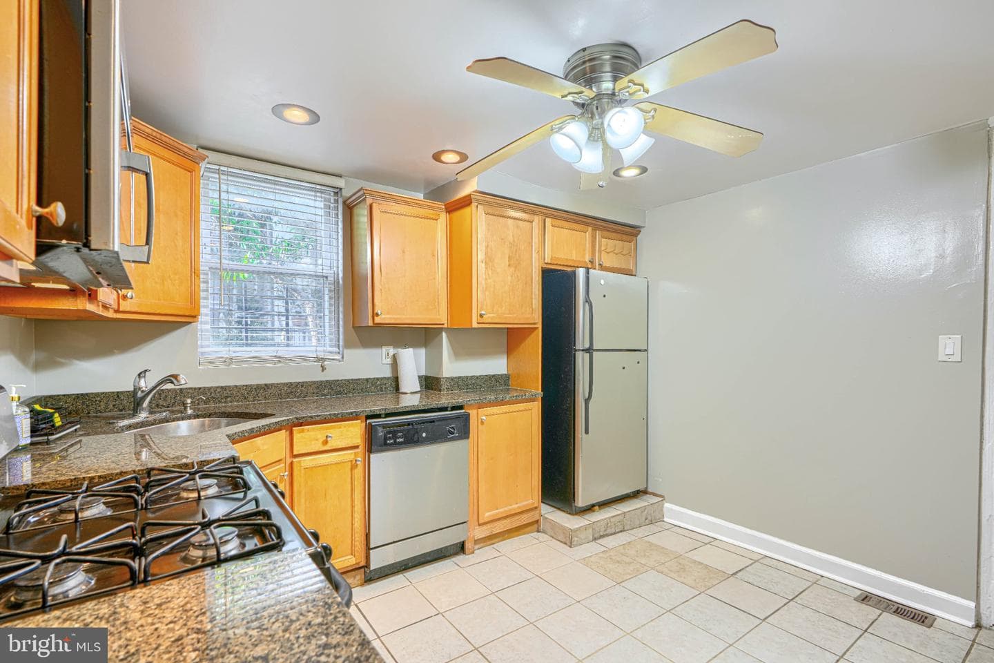 306 Penn Street photo 11