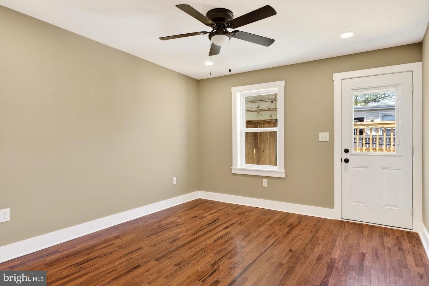 1342 Andre Street photo 26