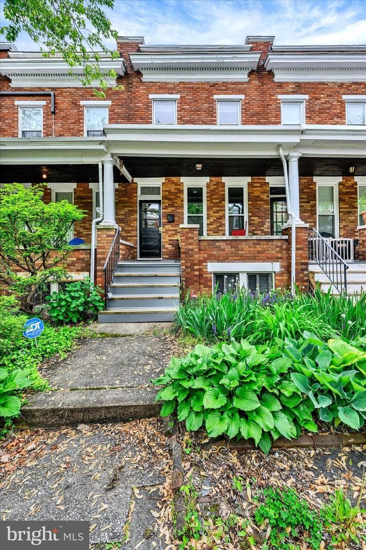 313 Birkwood Place photo 2