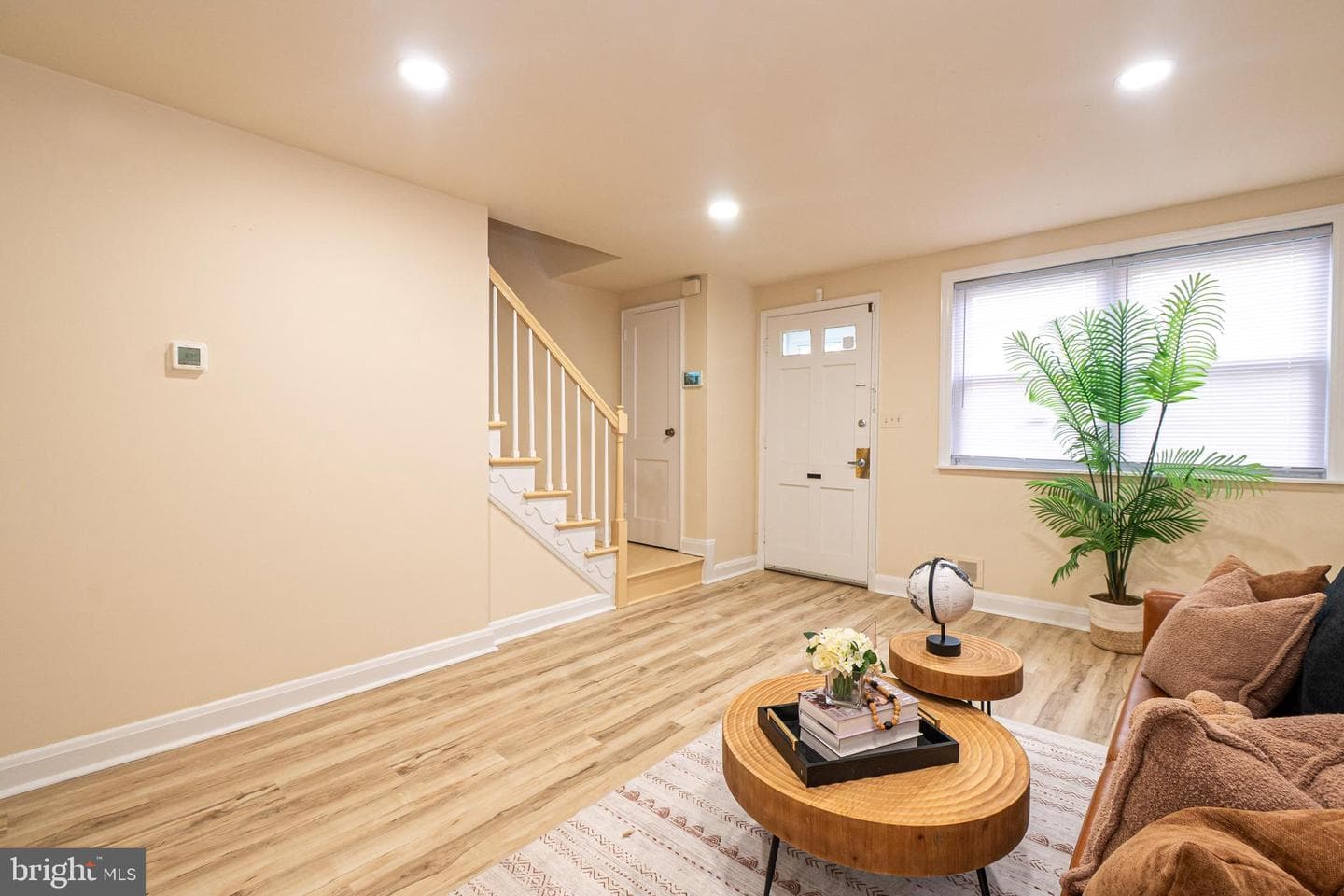 1226 N Augusta Avenue photo 2