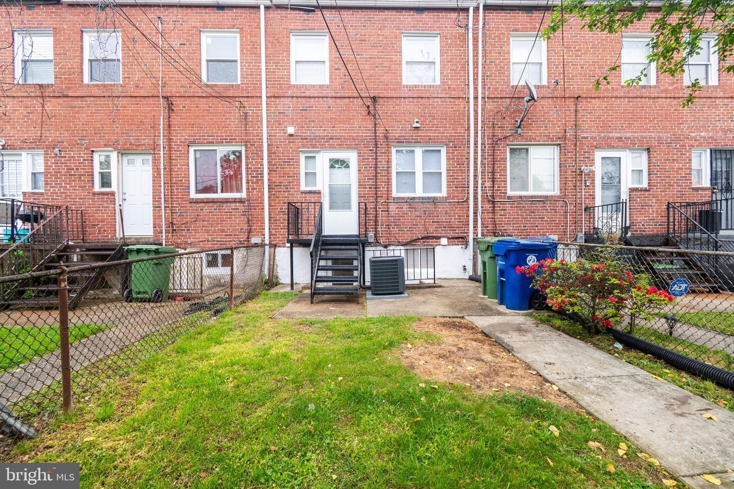 1226 N Augusta Avenue photo 25