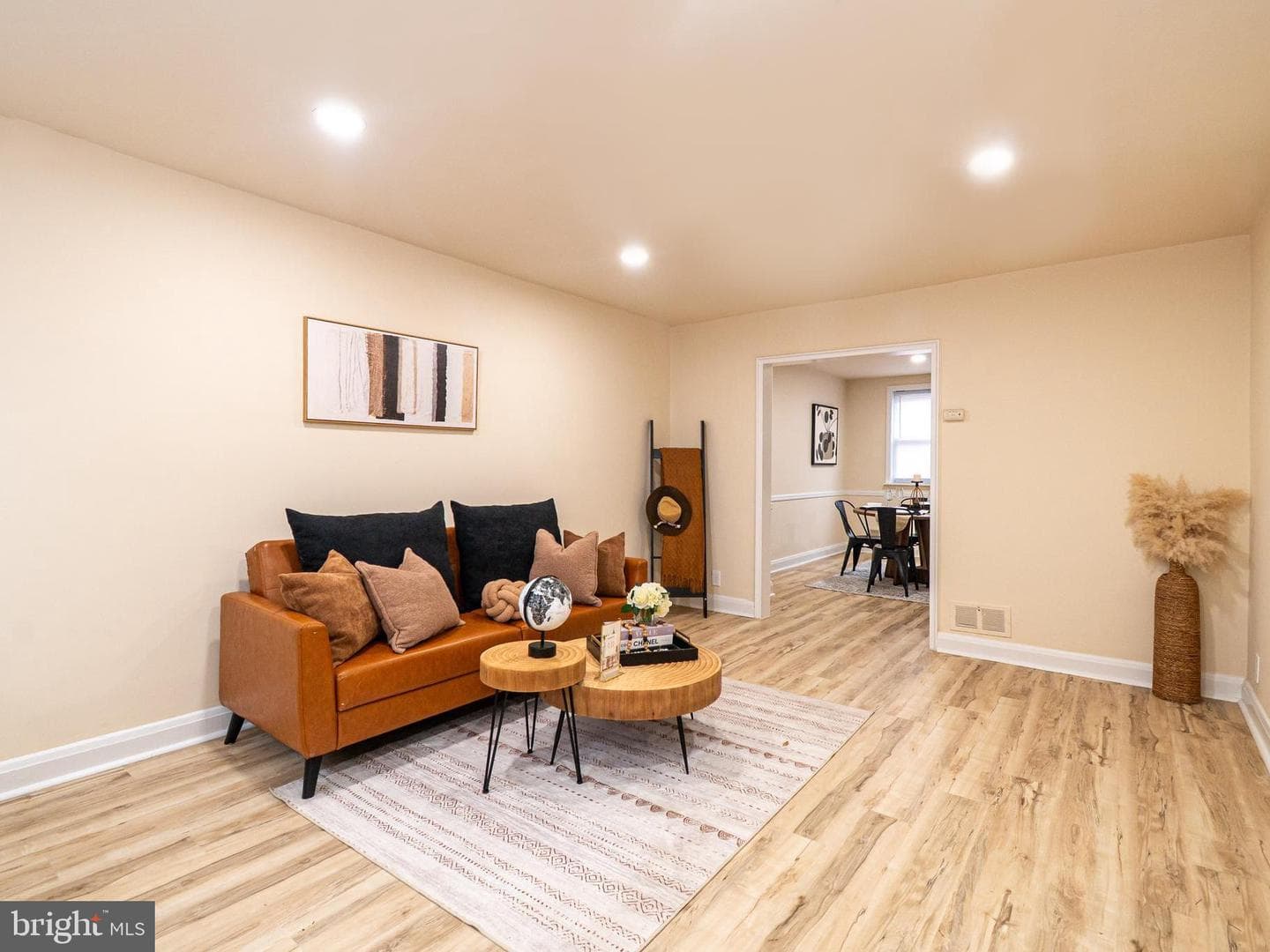1226 N Augusta Avenue photo 3