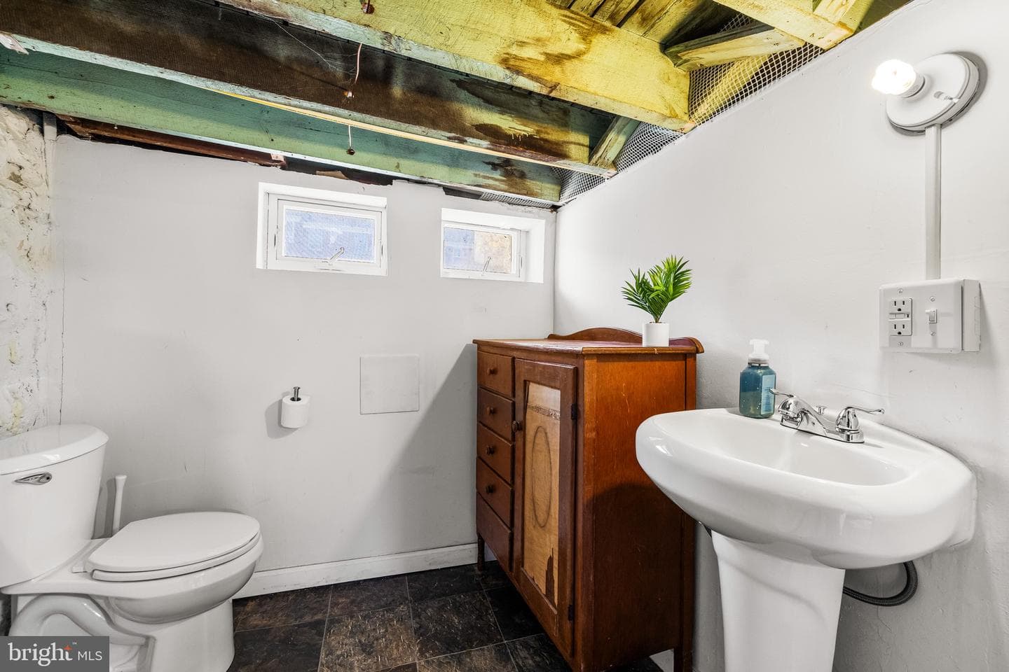 1238 W 37th Street photo 27