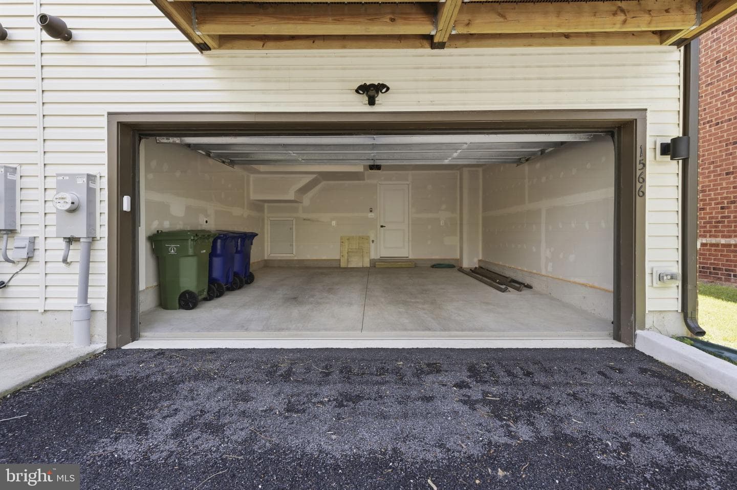 1566 Lowman Street photo 5
