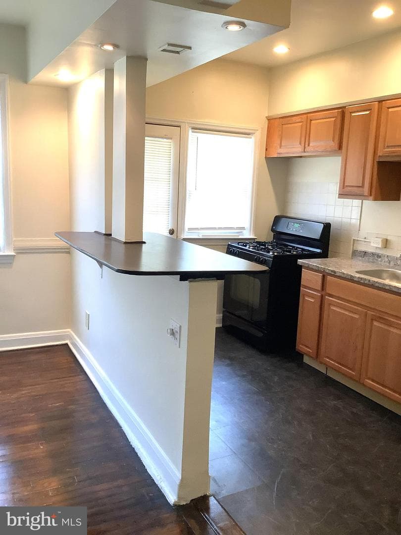2417 W Cold Spring Lane W photo 6