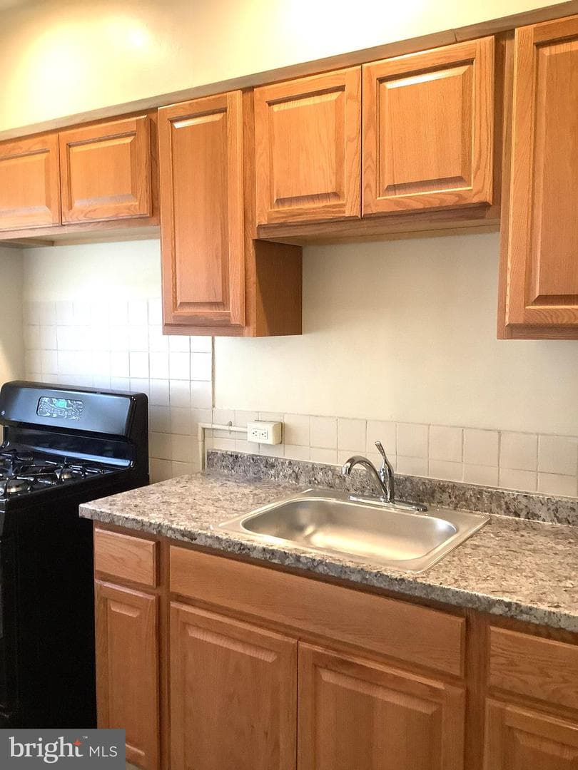 2417 W Cold Spring Lane W photo 8