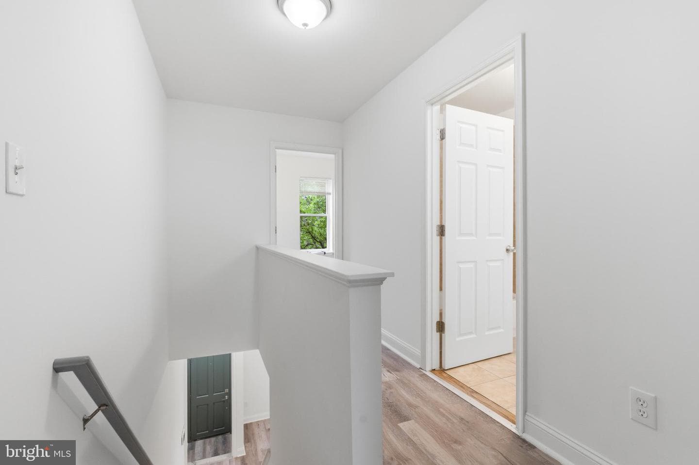 2415 E Madison Street photo 13