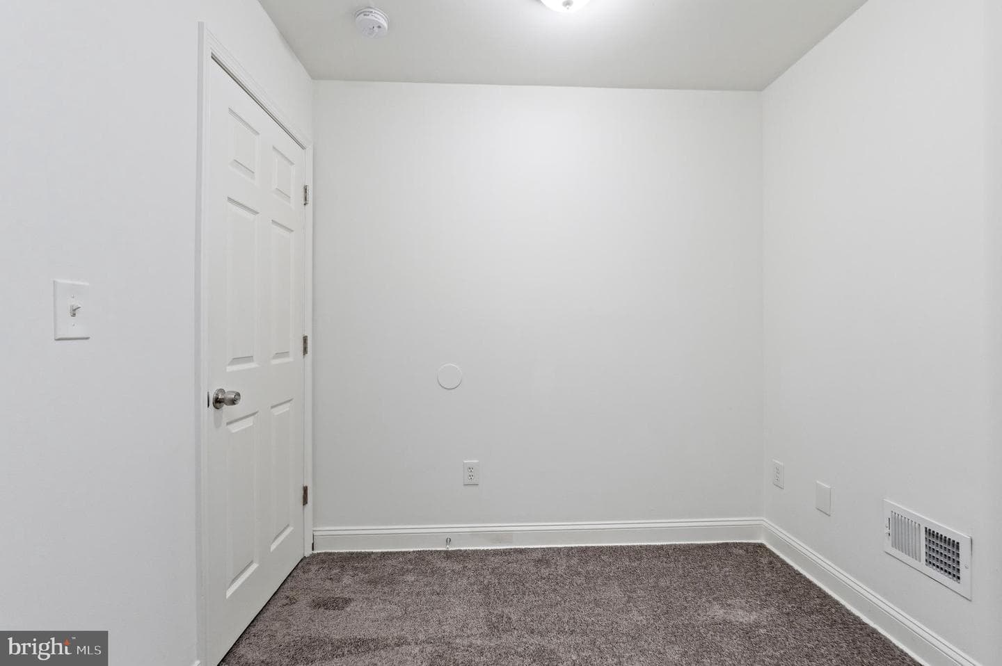 2415 E Madison Street photo 18