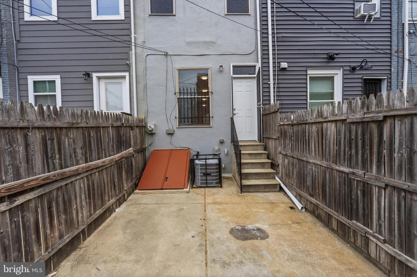 2415 E Madison Street photo 26