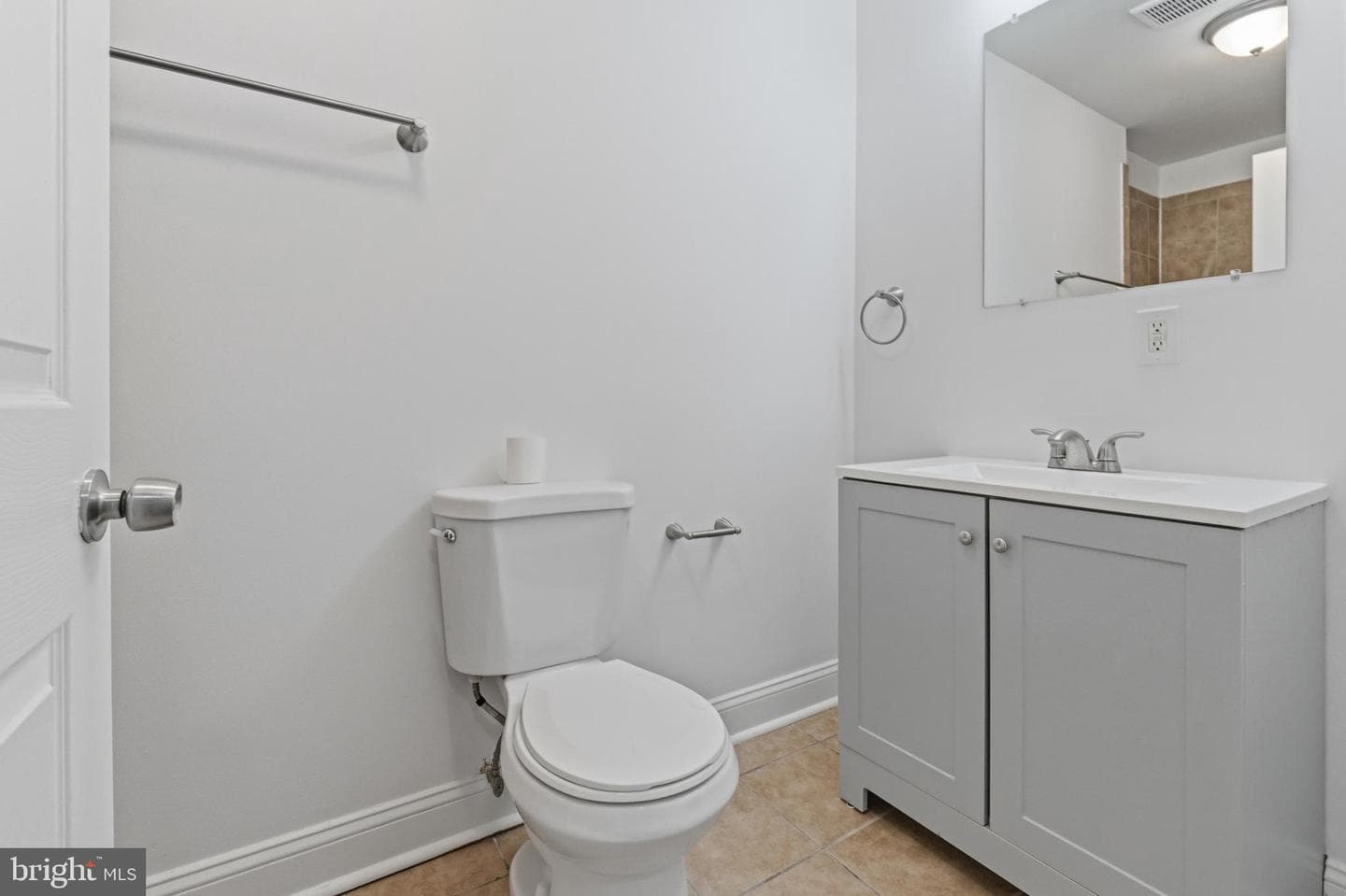 2415 E Madison Street photo 6