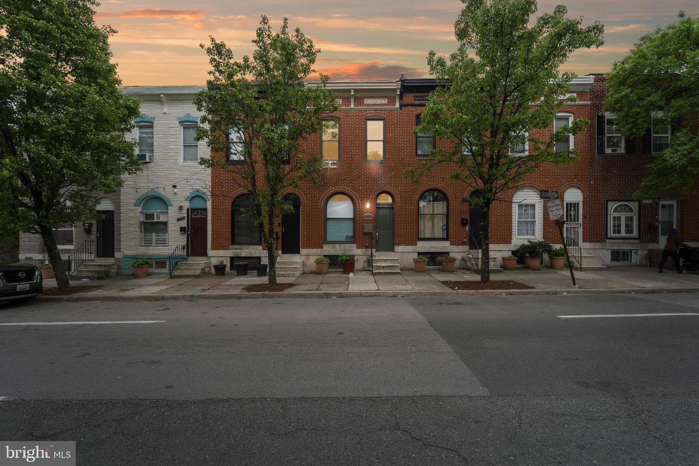 2415 E Madison Street photo 8