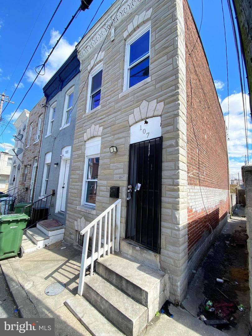 107 S Dean Street photo 2