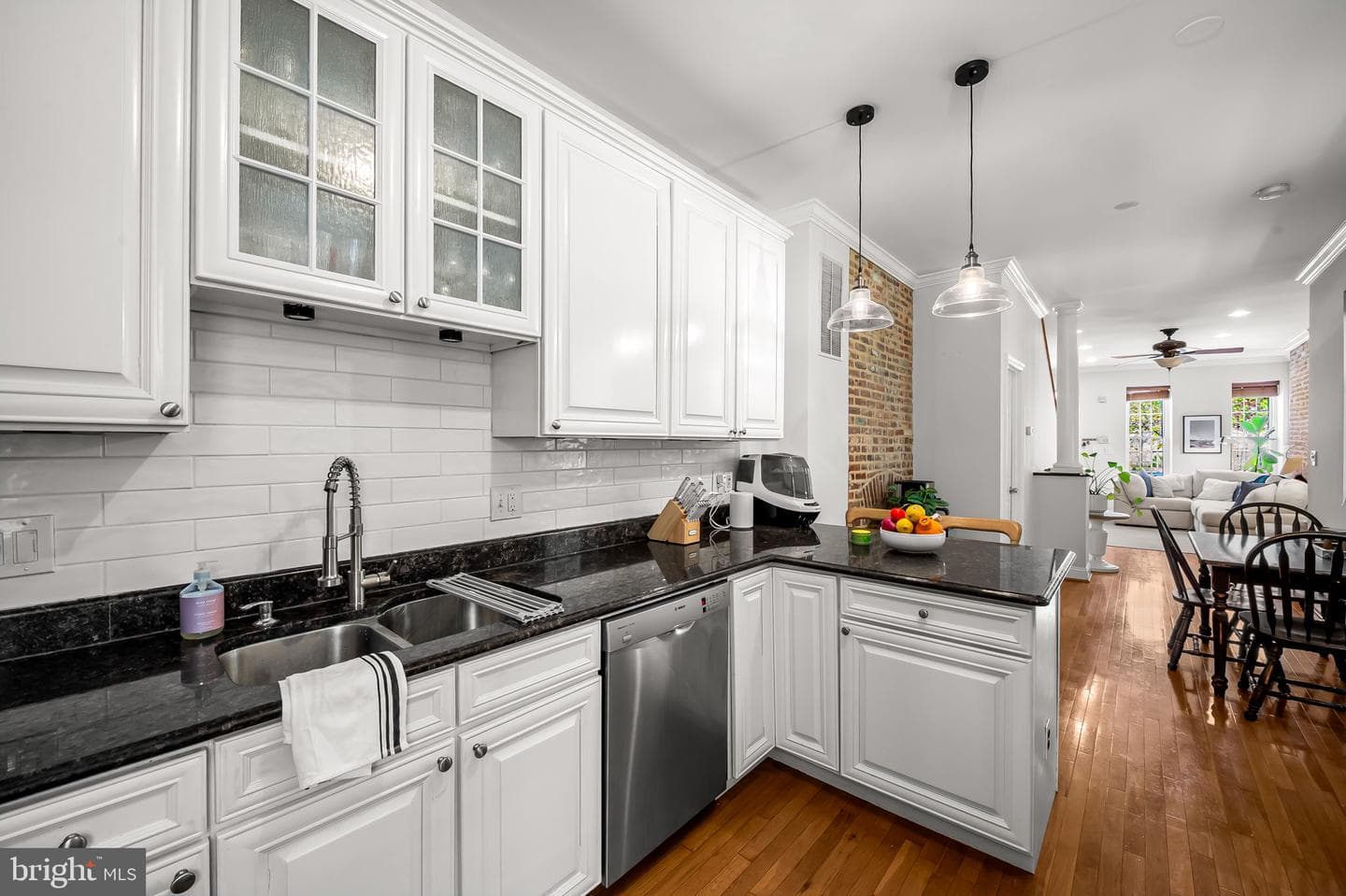 61 E Heath Street photo 15