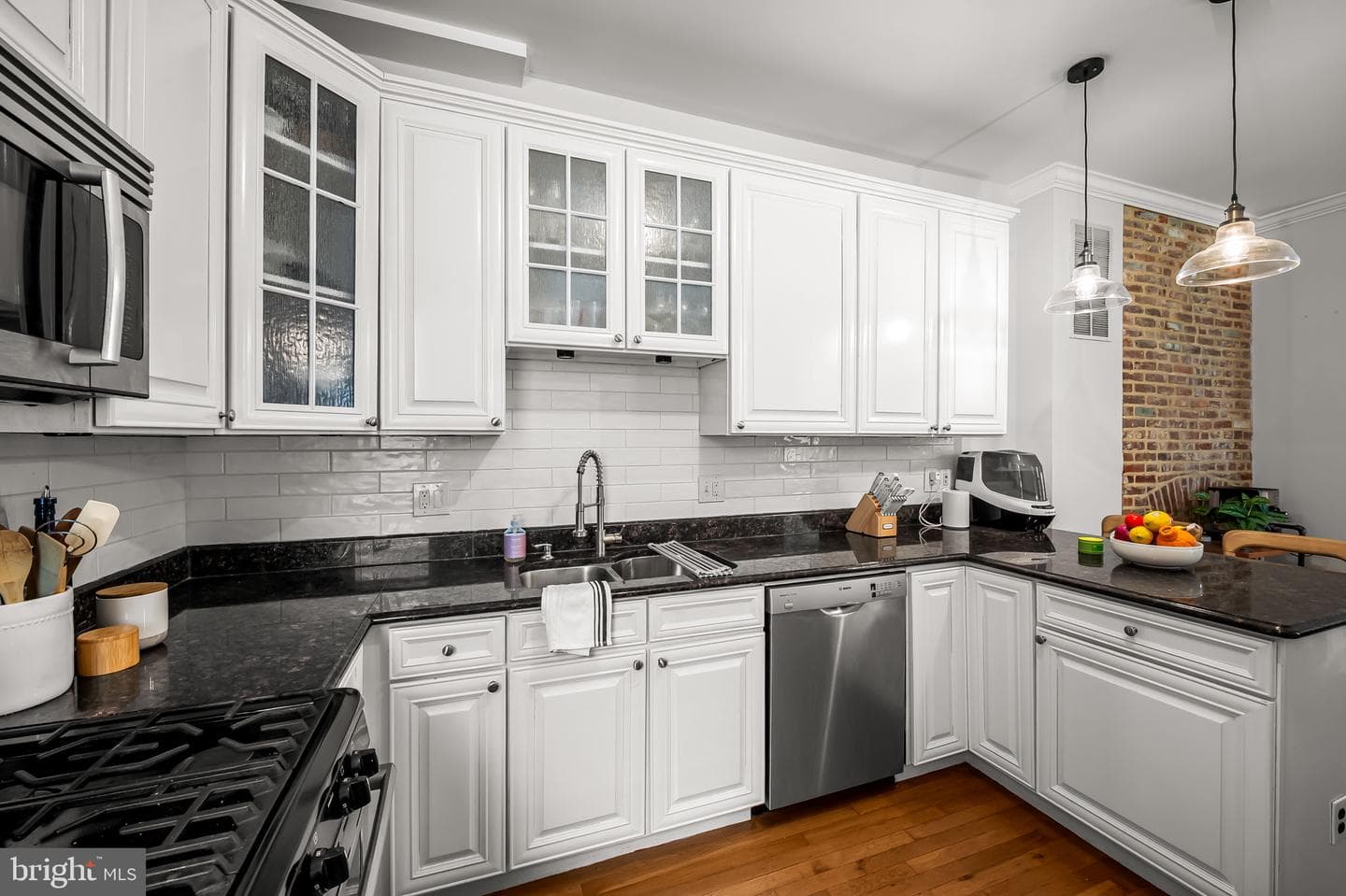 61 E Heath Street photo 16