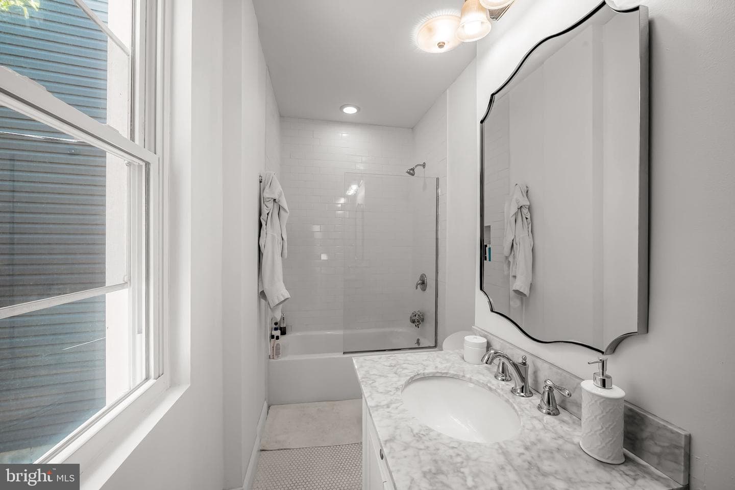 61 E Heath Street photo 20