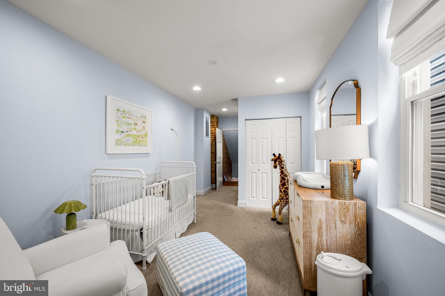61 E Heath Street photo 23