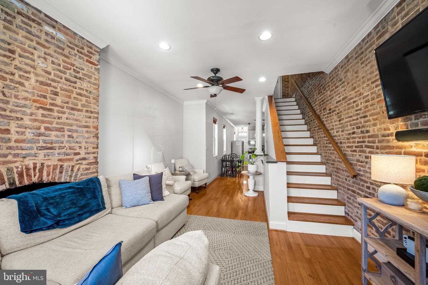 61 E Heath Street photo 4