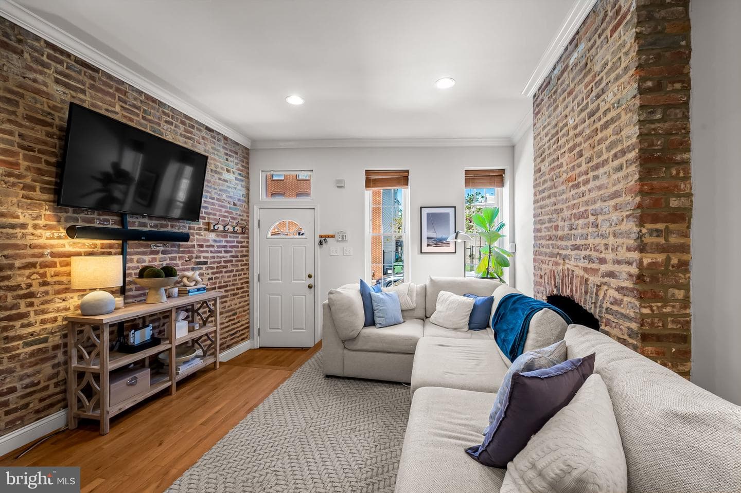 61 E Heath Street photo 6