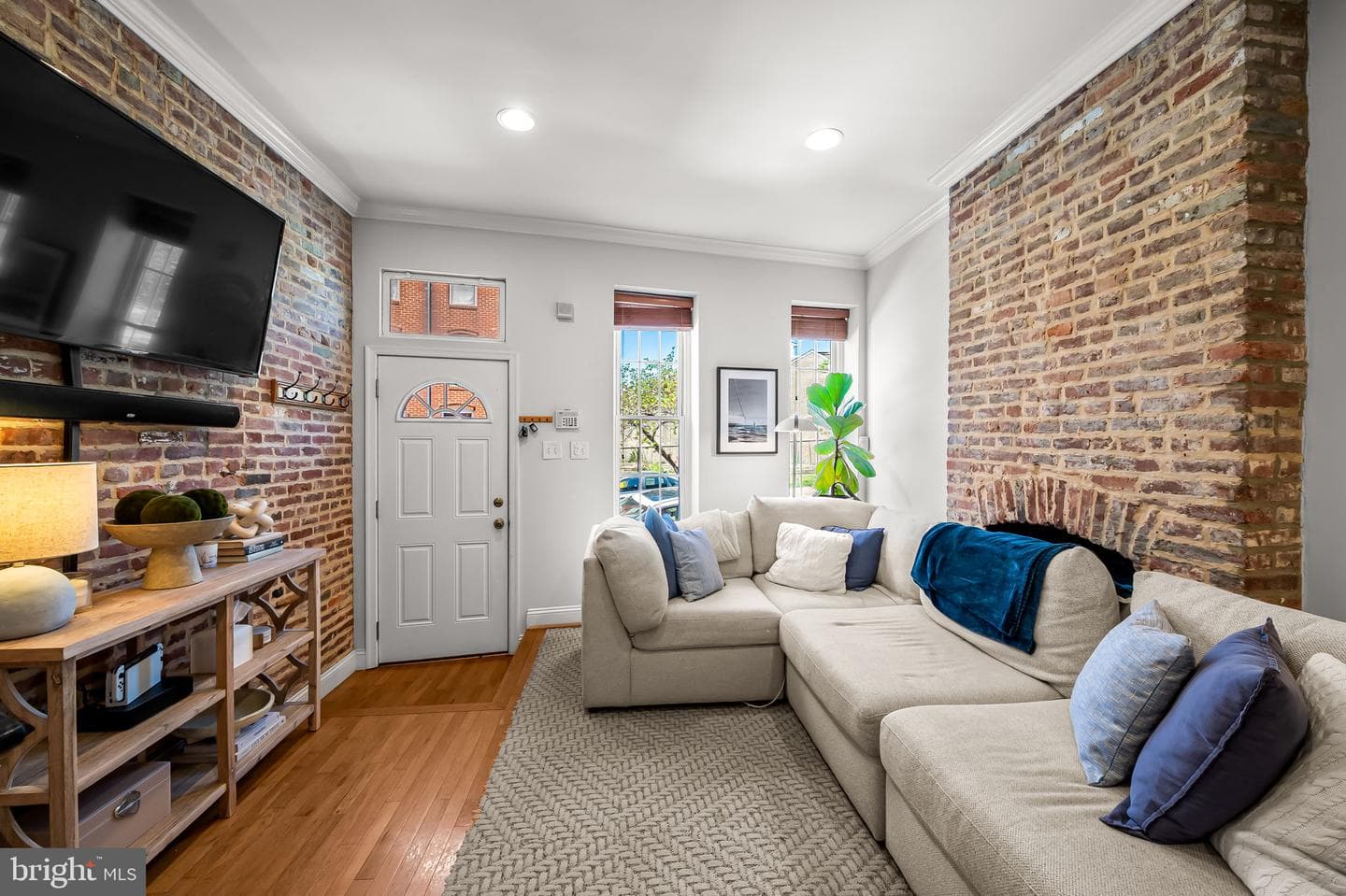 61 E Heath Street photo 7