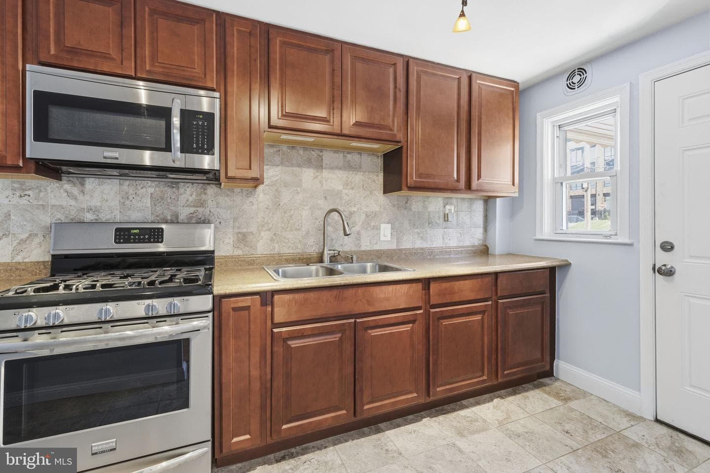 515 Umbra Street photo 6