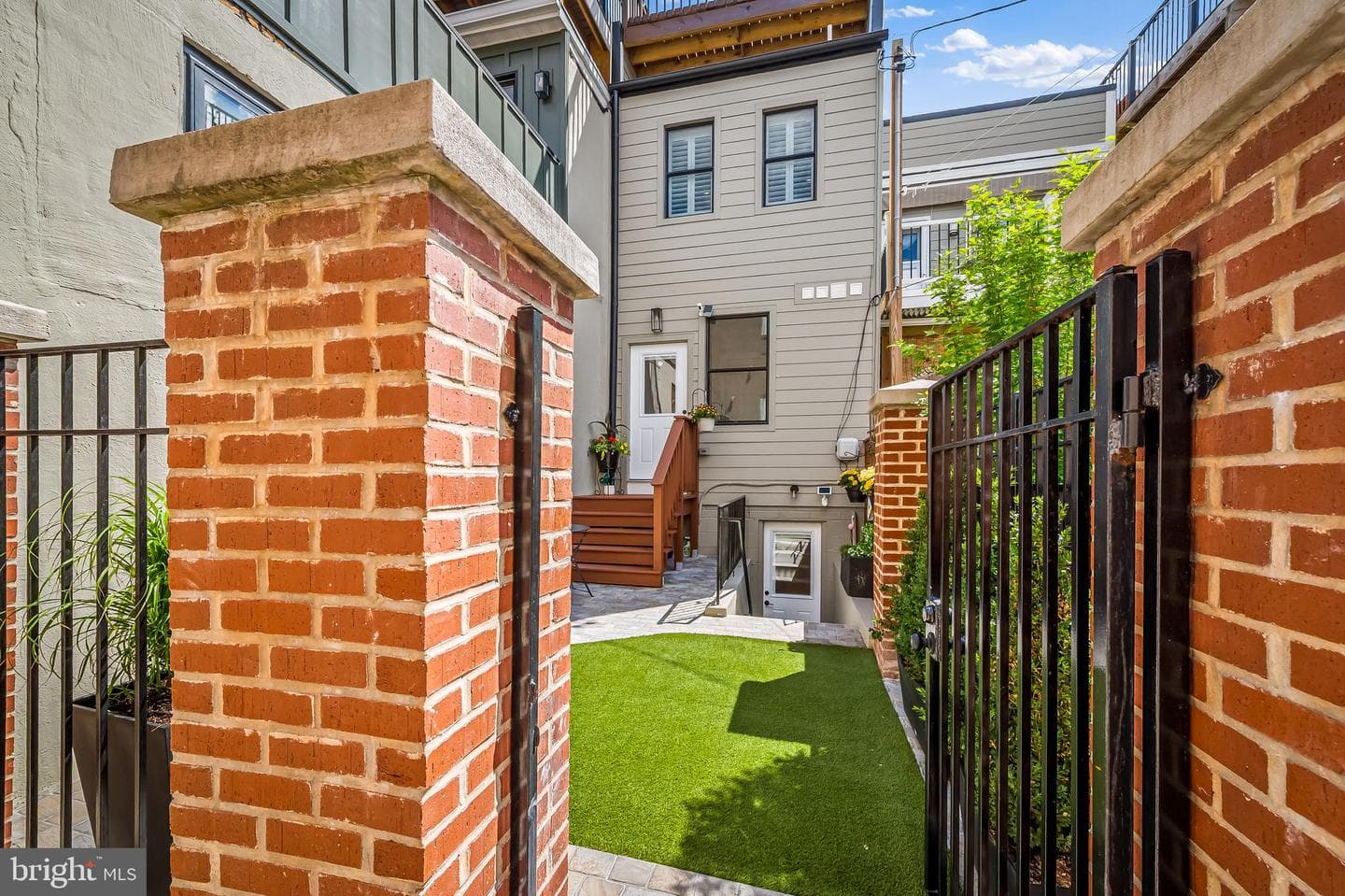 710 S Baylis Street photo 30