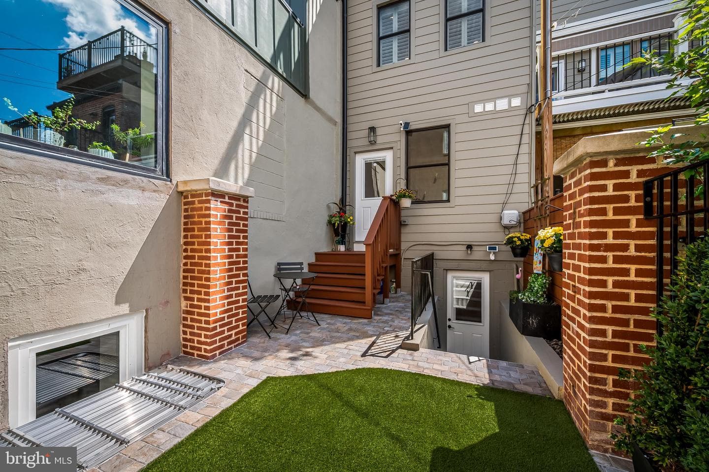 710 S Baylis Street photo 32