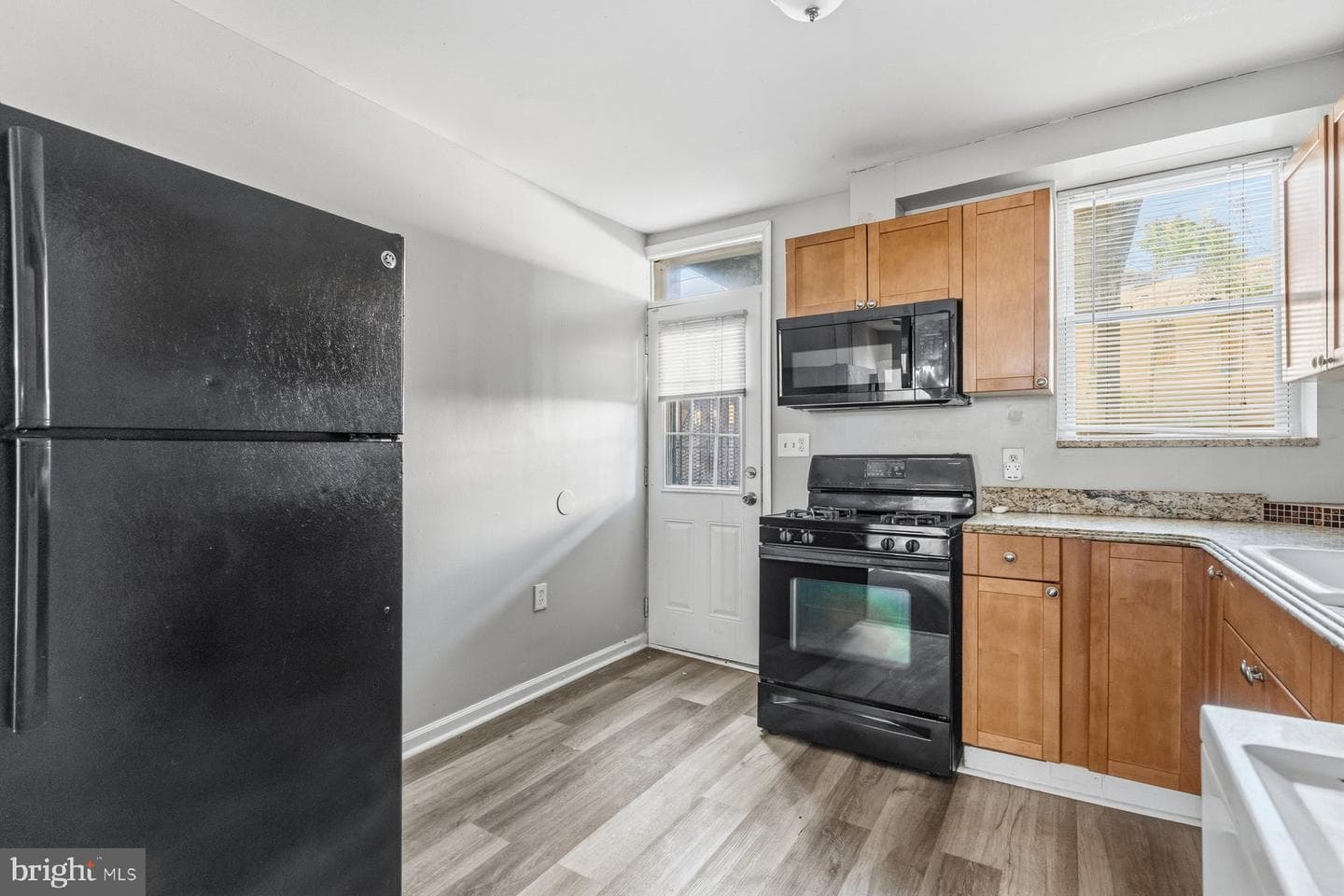 1206 W Cross Street W photo 8