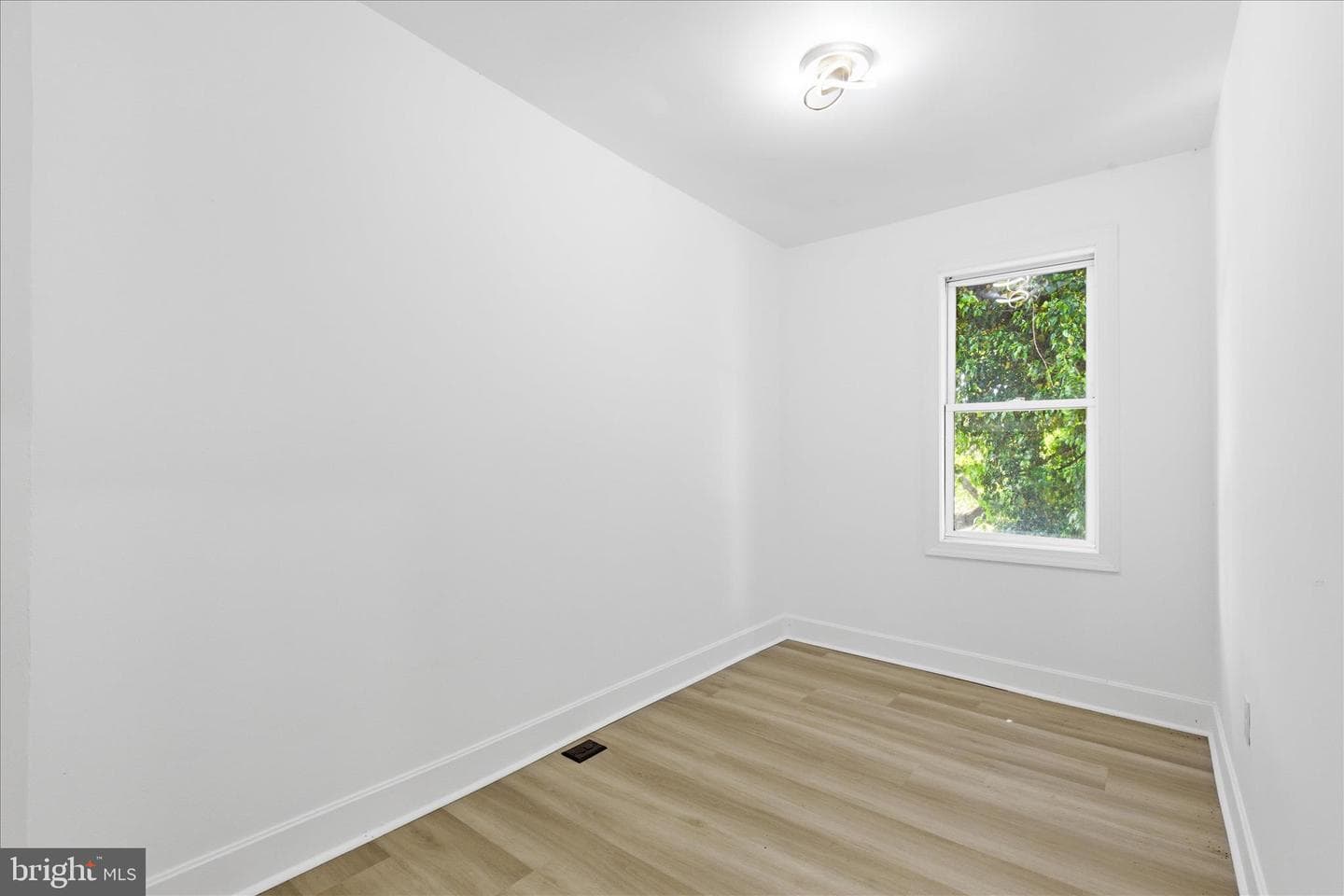 2567 W Baltimore Street photo 10