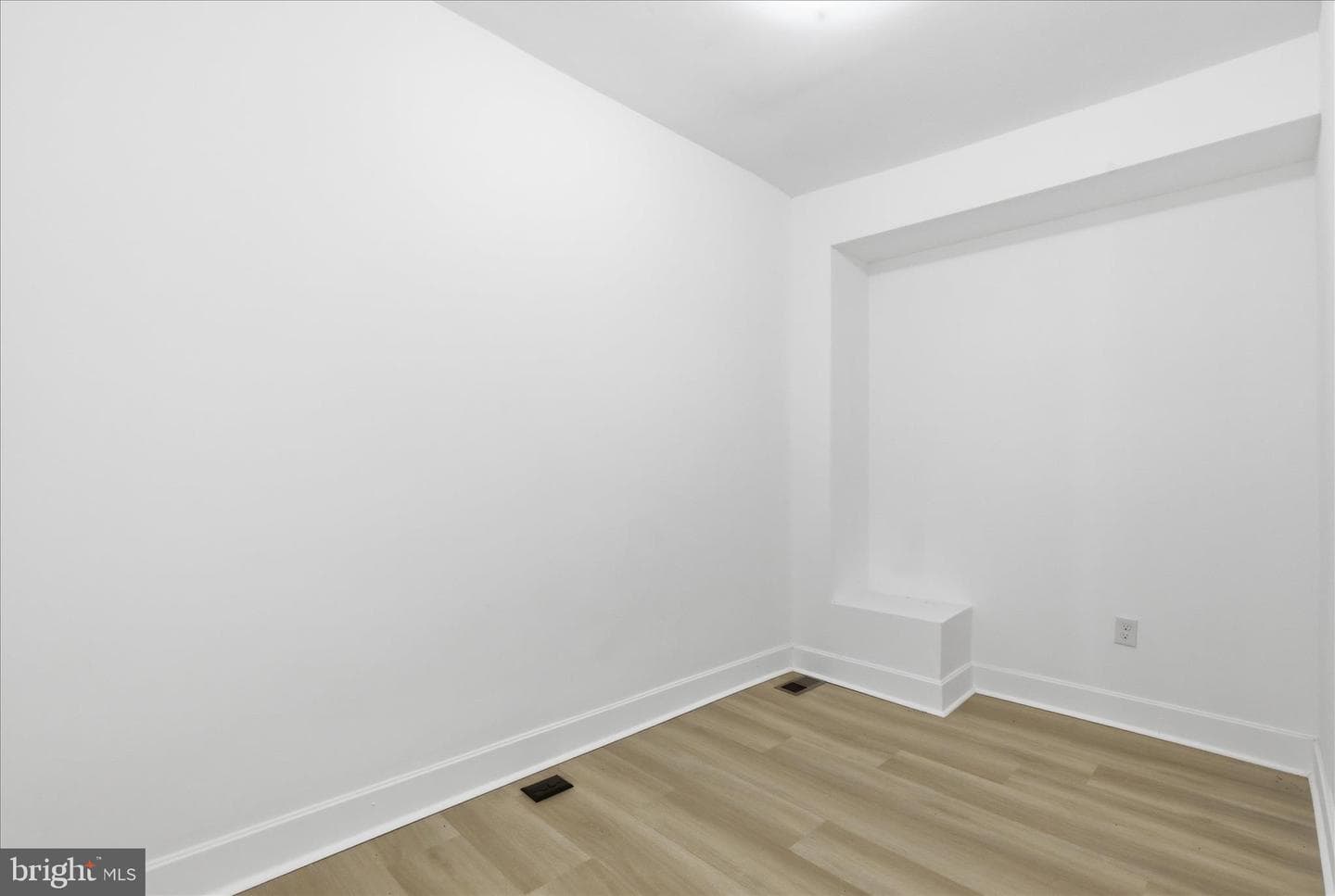 2567 W Baltimore Street photo 12