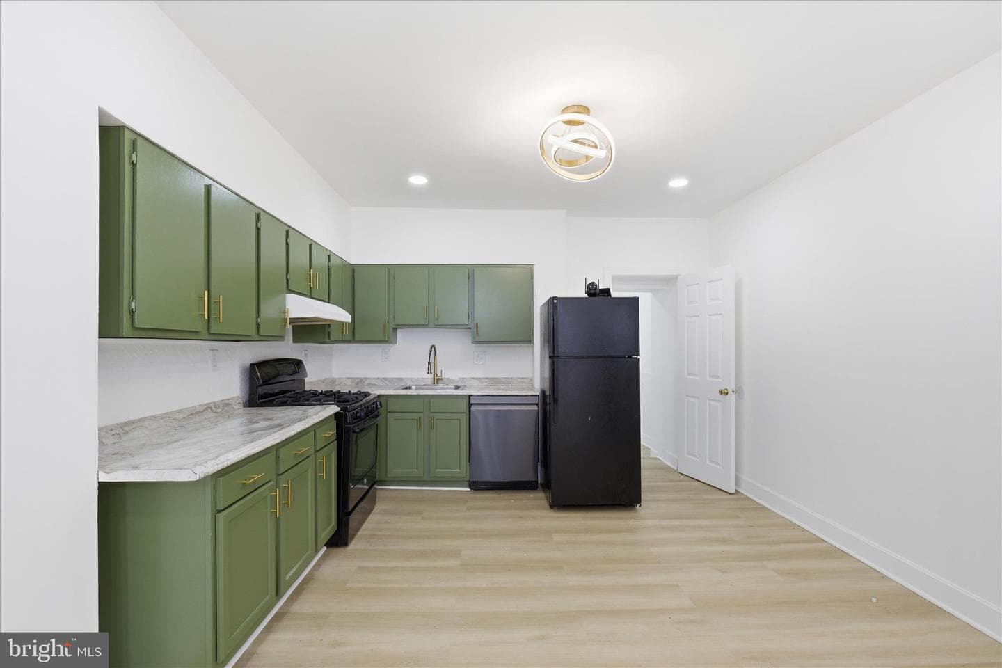 2567 W Baltimore Street photo 5