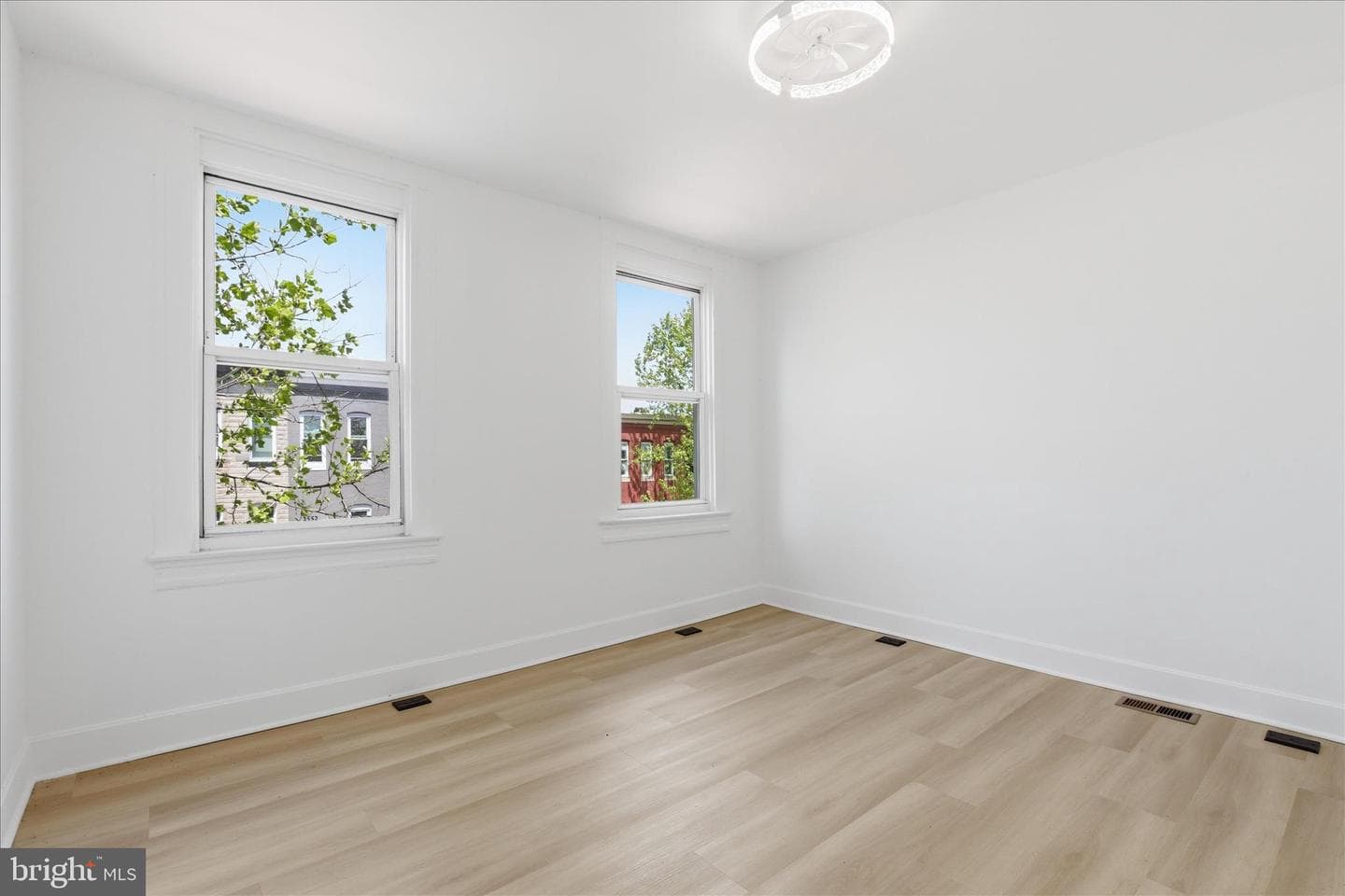 2567 W Baltimore Street photo 8