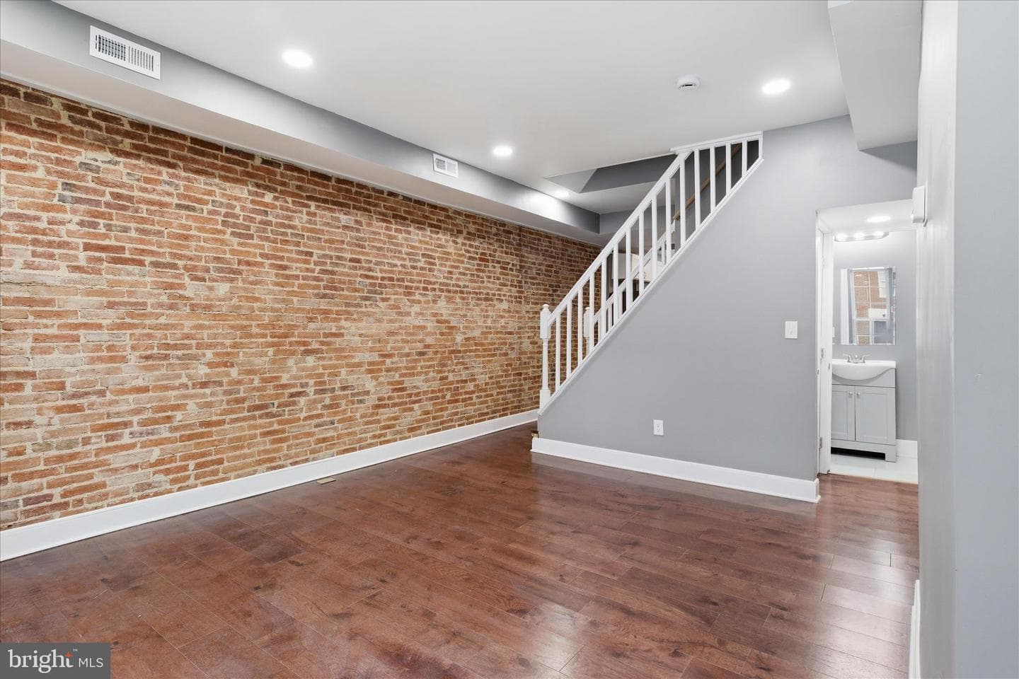 1512 W Pratt Street photo 4