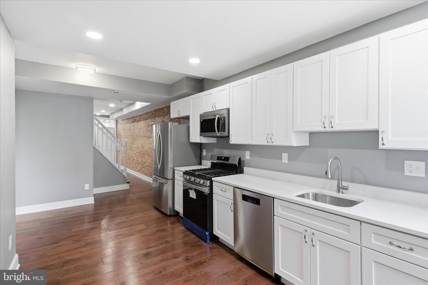 1512 W Pratt Street photo 8