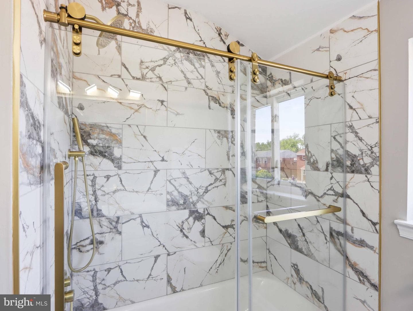 642 Queensgate Road photo 17