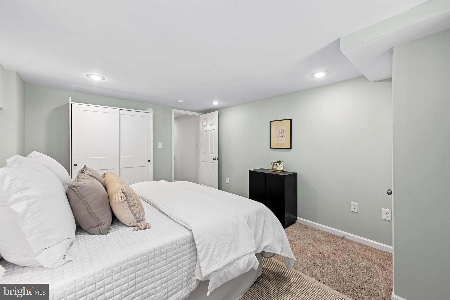 1319 Clarkson Street photo 32