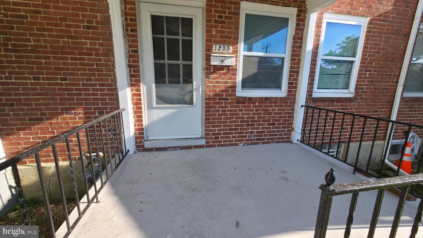 1239 Walters Avenue photo 2