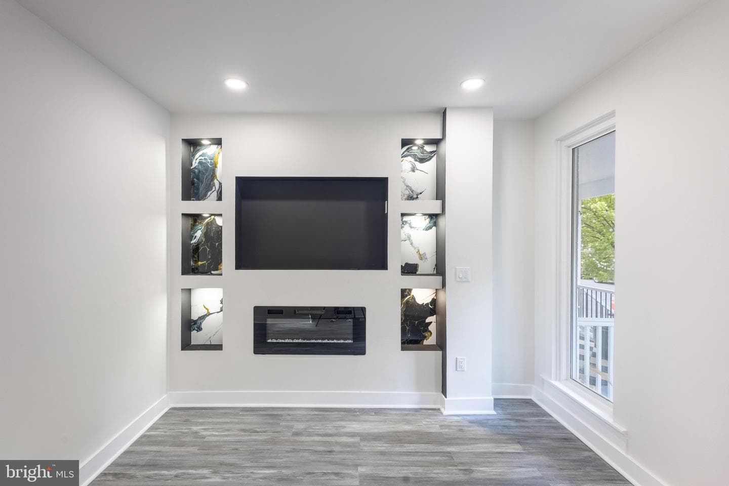 2115 N Longwood Street photo 3