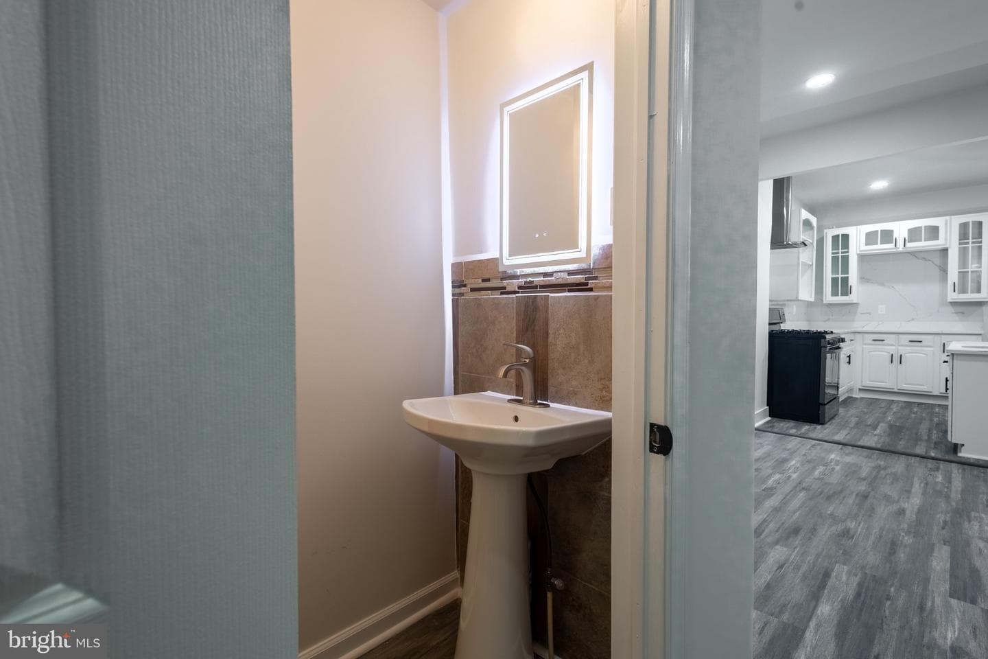 2115 N Longwood Street photo 7