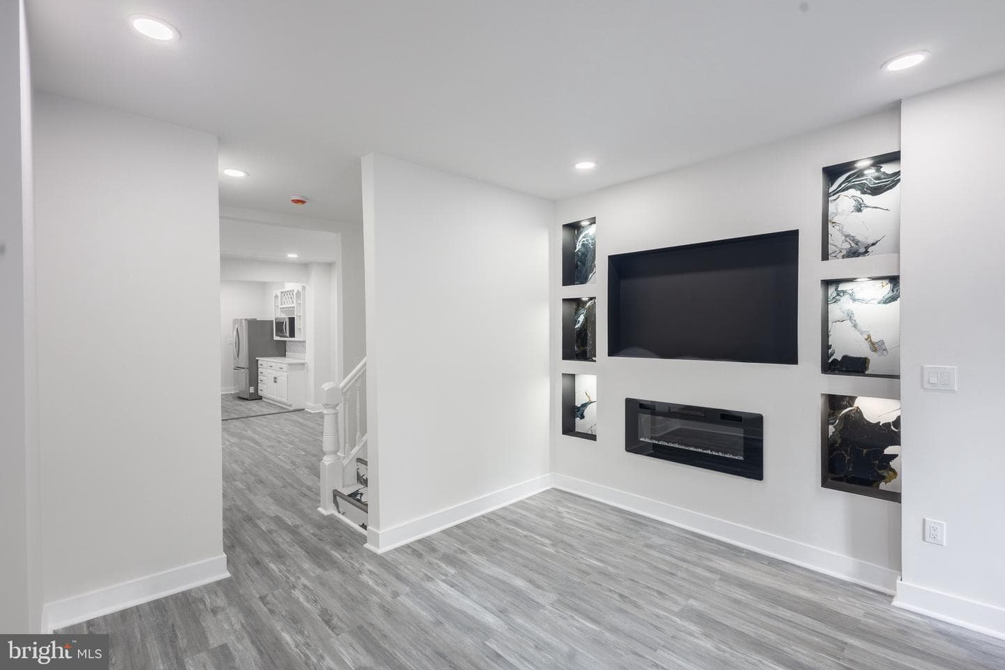 2115 N Longwood Street photo 9