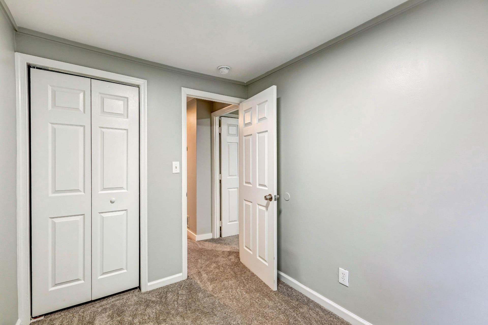 3013 Elizabeth Avenue photo 33