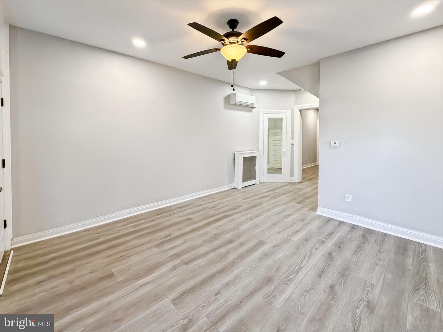 2210 Lyndhurst Avenue photo 3