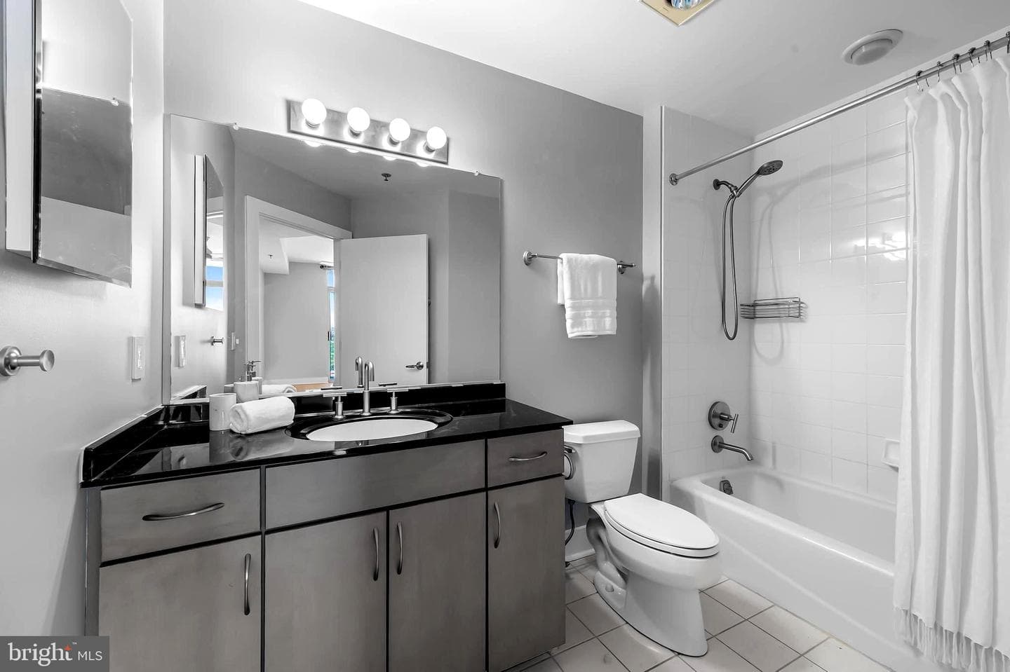 1400 Lancaster Street #901 photo 32