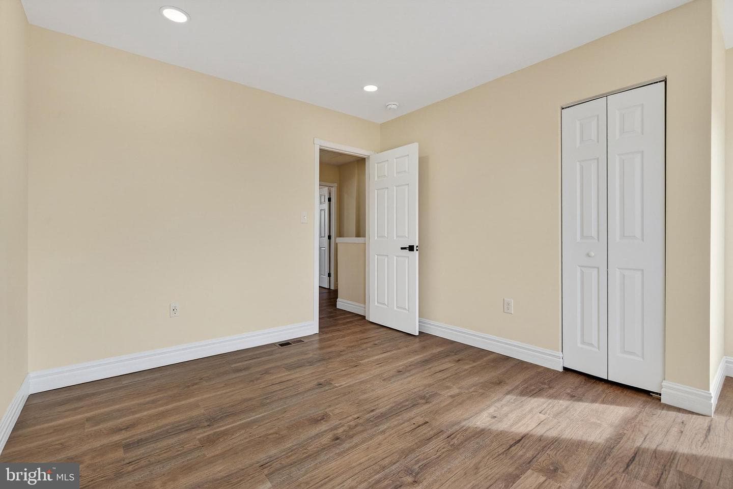 1762 E North Avenue photo 31