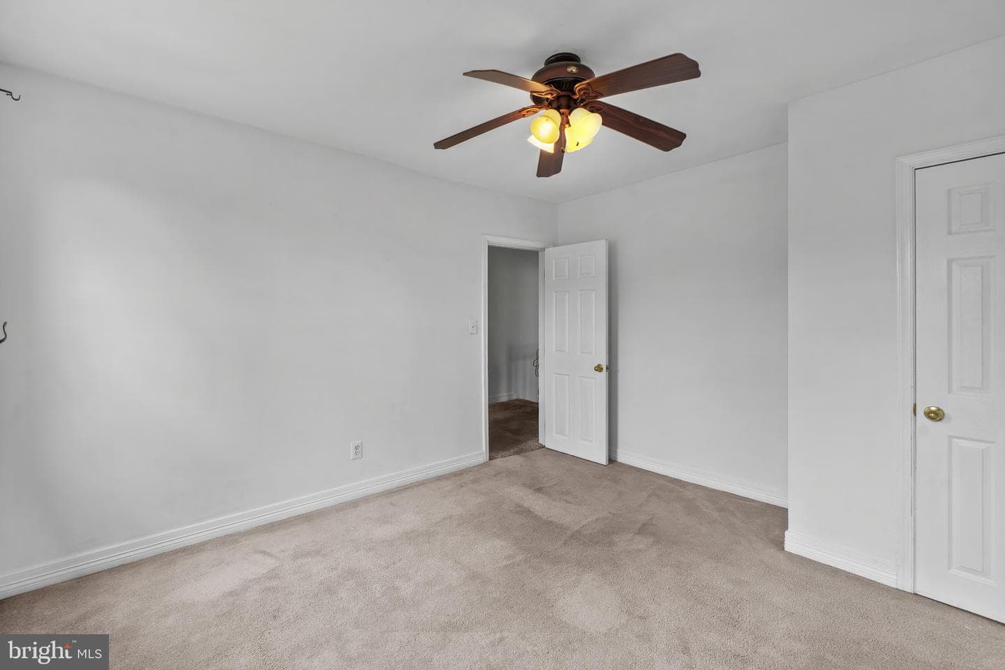 2827 Fleetwood Avenue photo 14