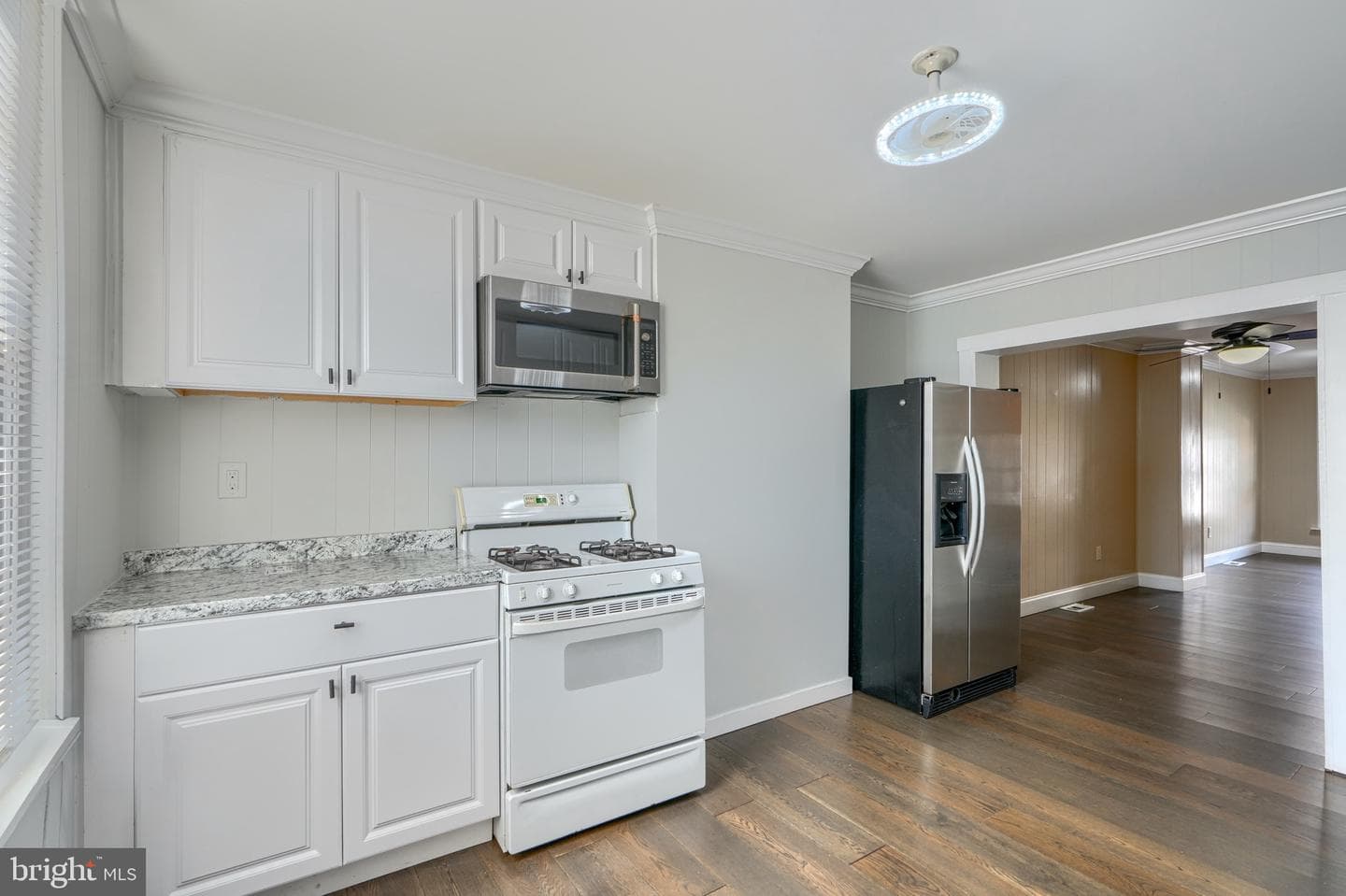 405 Robinson Street photo 11