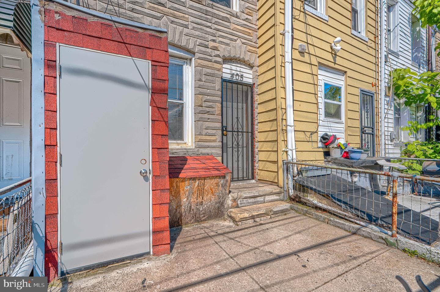 405 Robinson Street photo 13