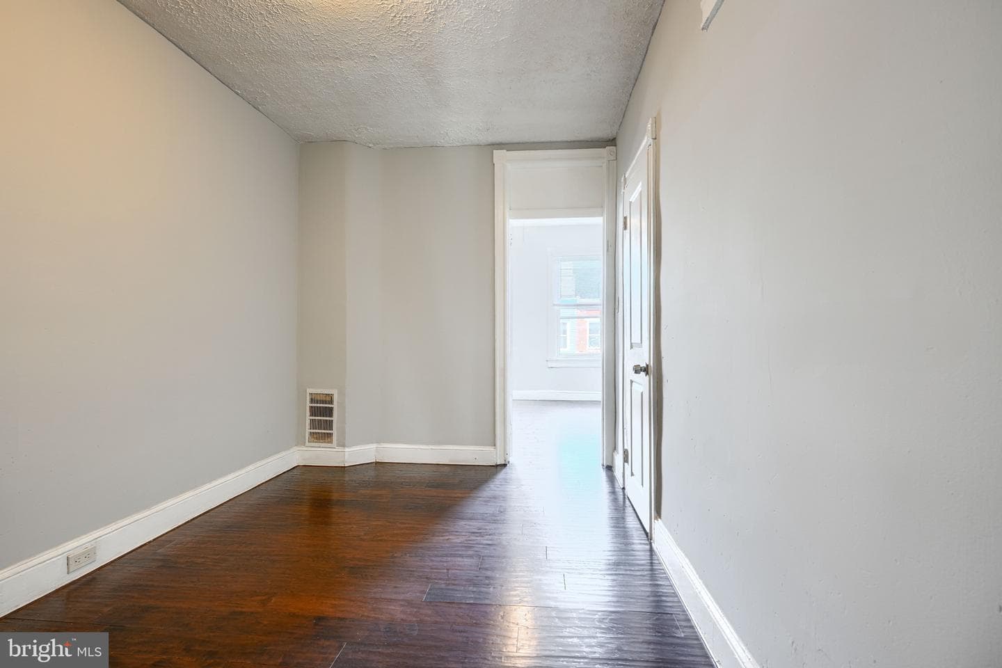 405 Robinson Street photo 18