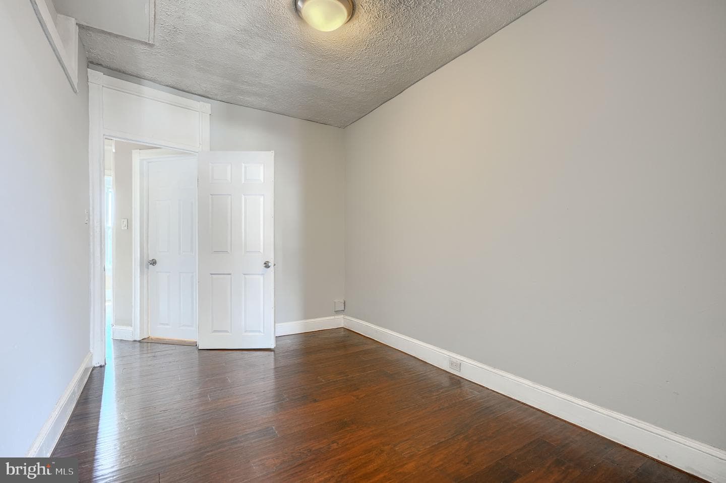 405 Robinson Street photo 19